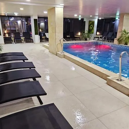Bellevue Piscina & 公寓 那沃达利