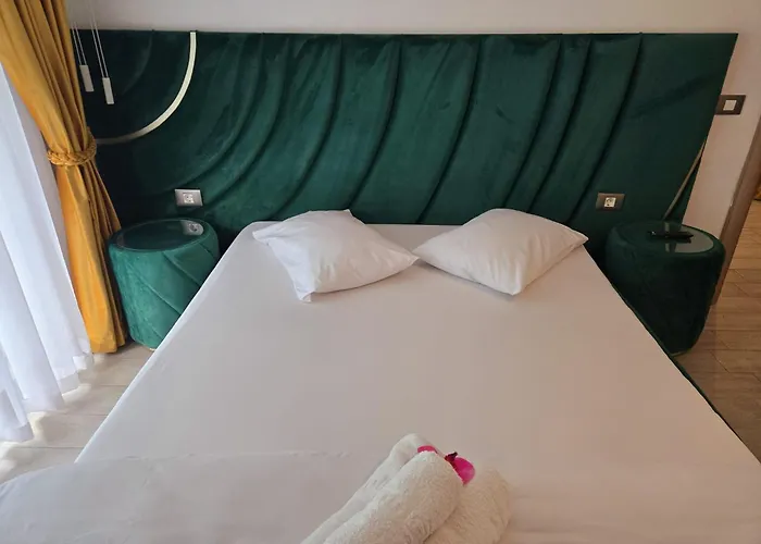 Bellevue Piscina & 那沃达利